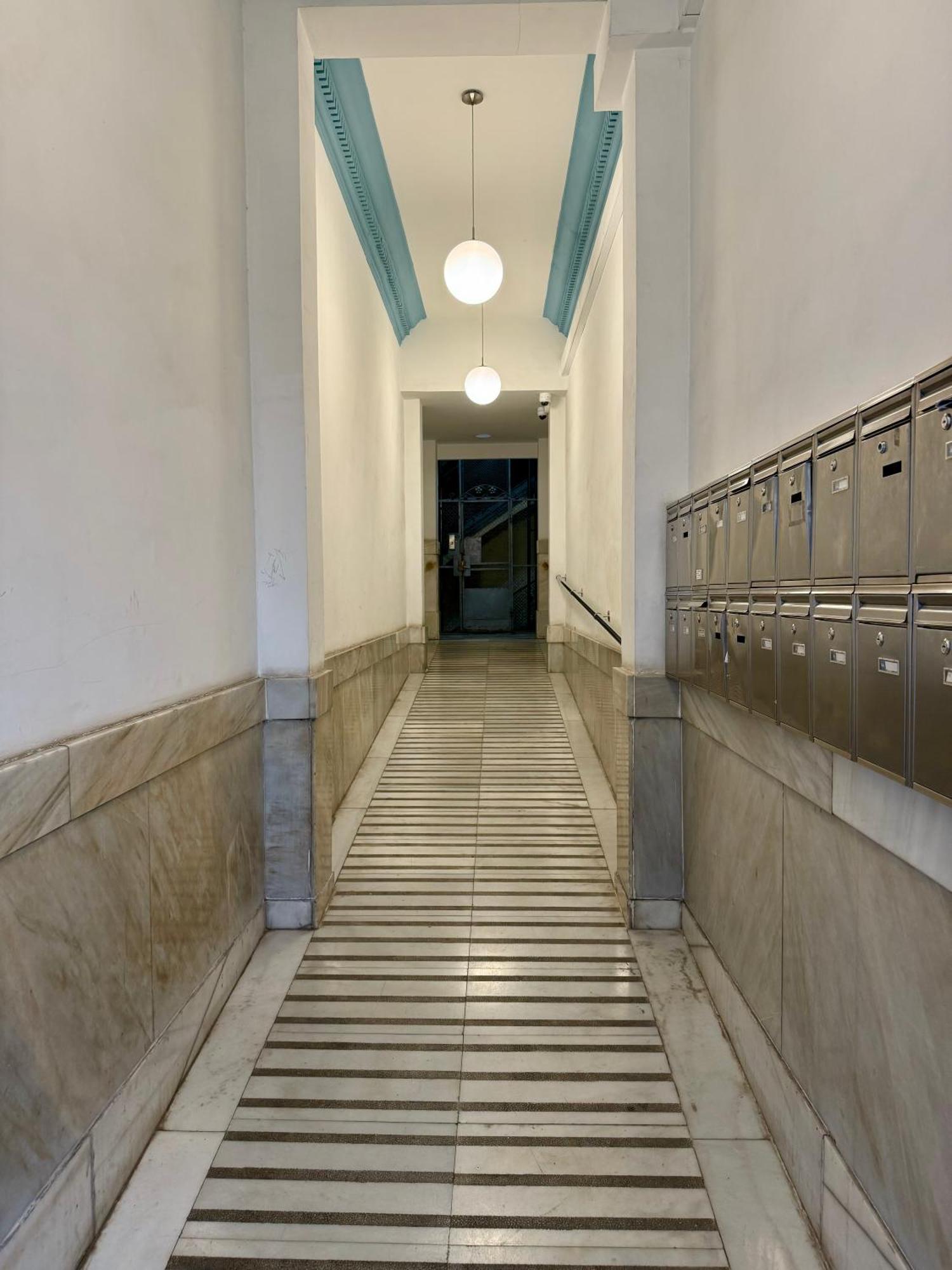 Appartamento Newly Renovated Stylish Eixample - Great Location Barcellona