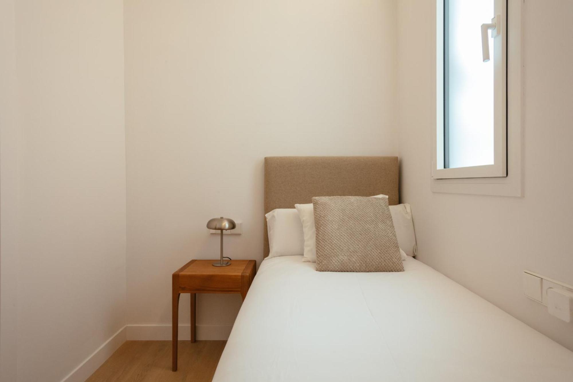 Newly Renovated Stylish Eixample - Great Location Appartamento Barcellona