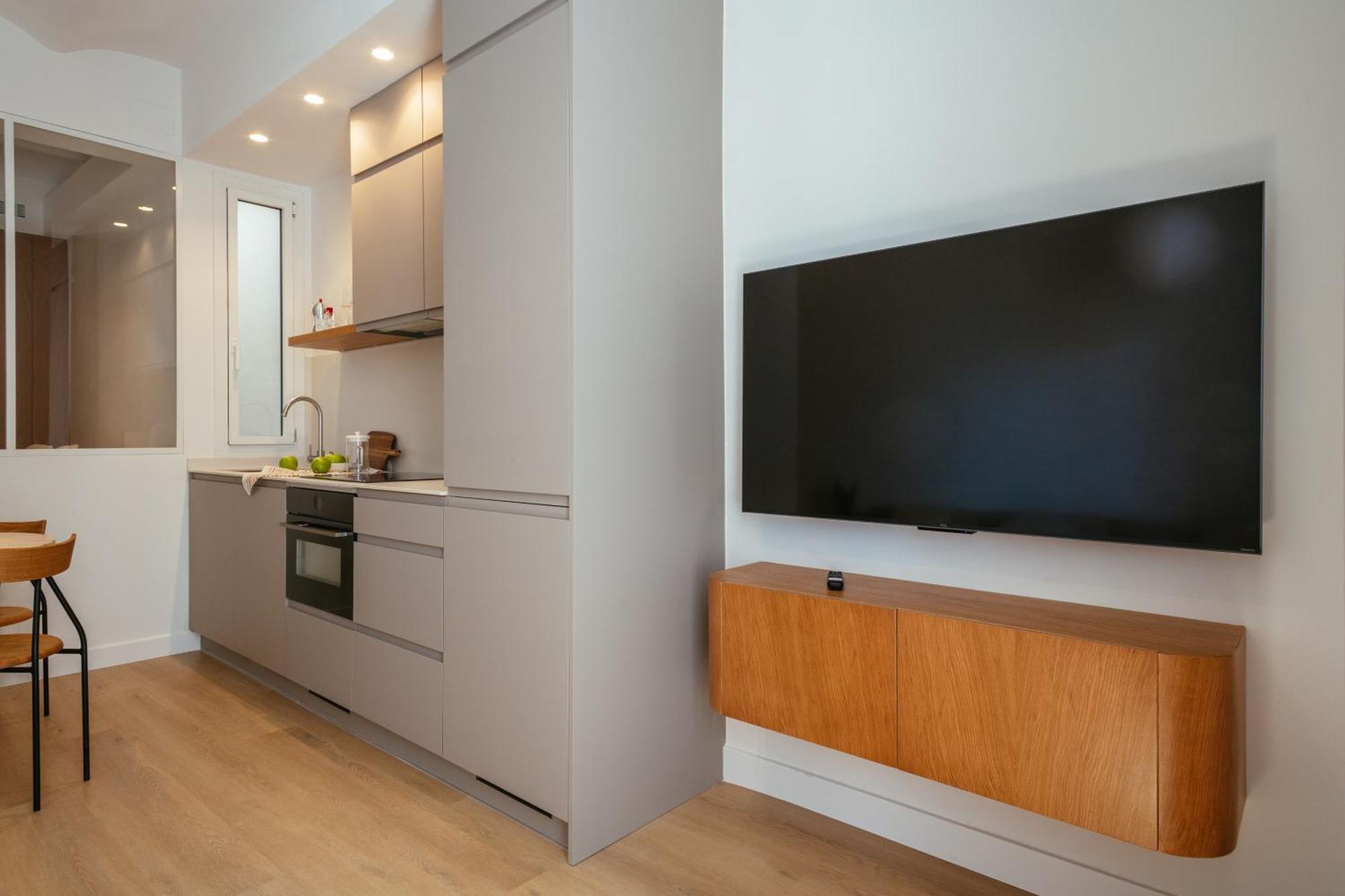 Newly Renovated Stylish Eixample - Great Location Appartamento *