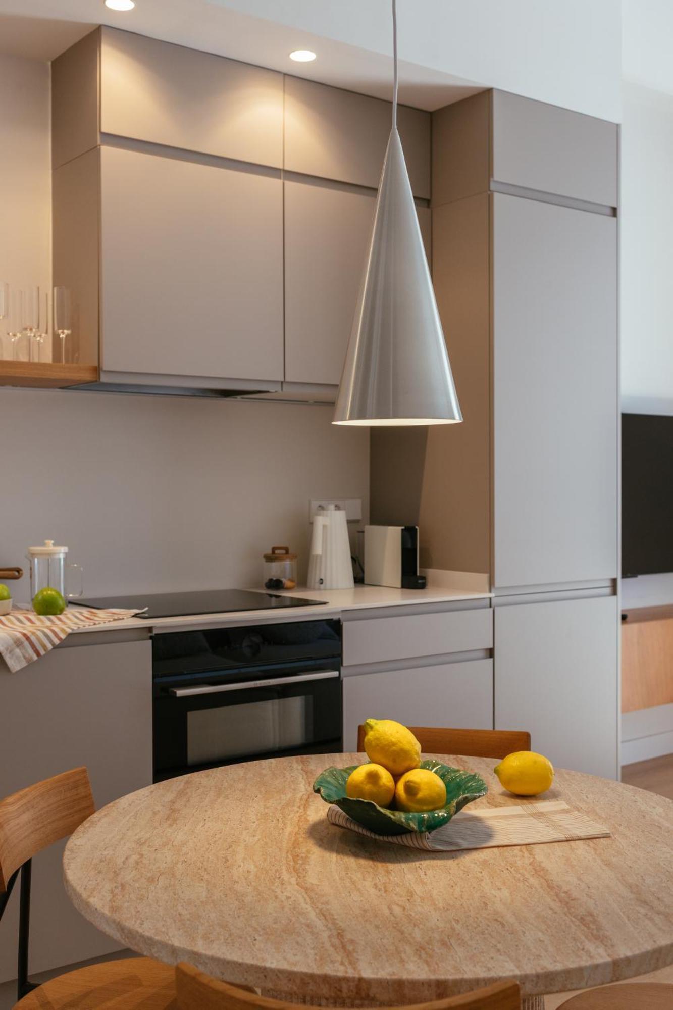 Newly Renovated Stylish Eixample - Great Location Appartamento