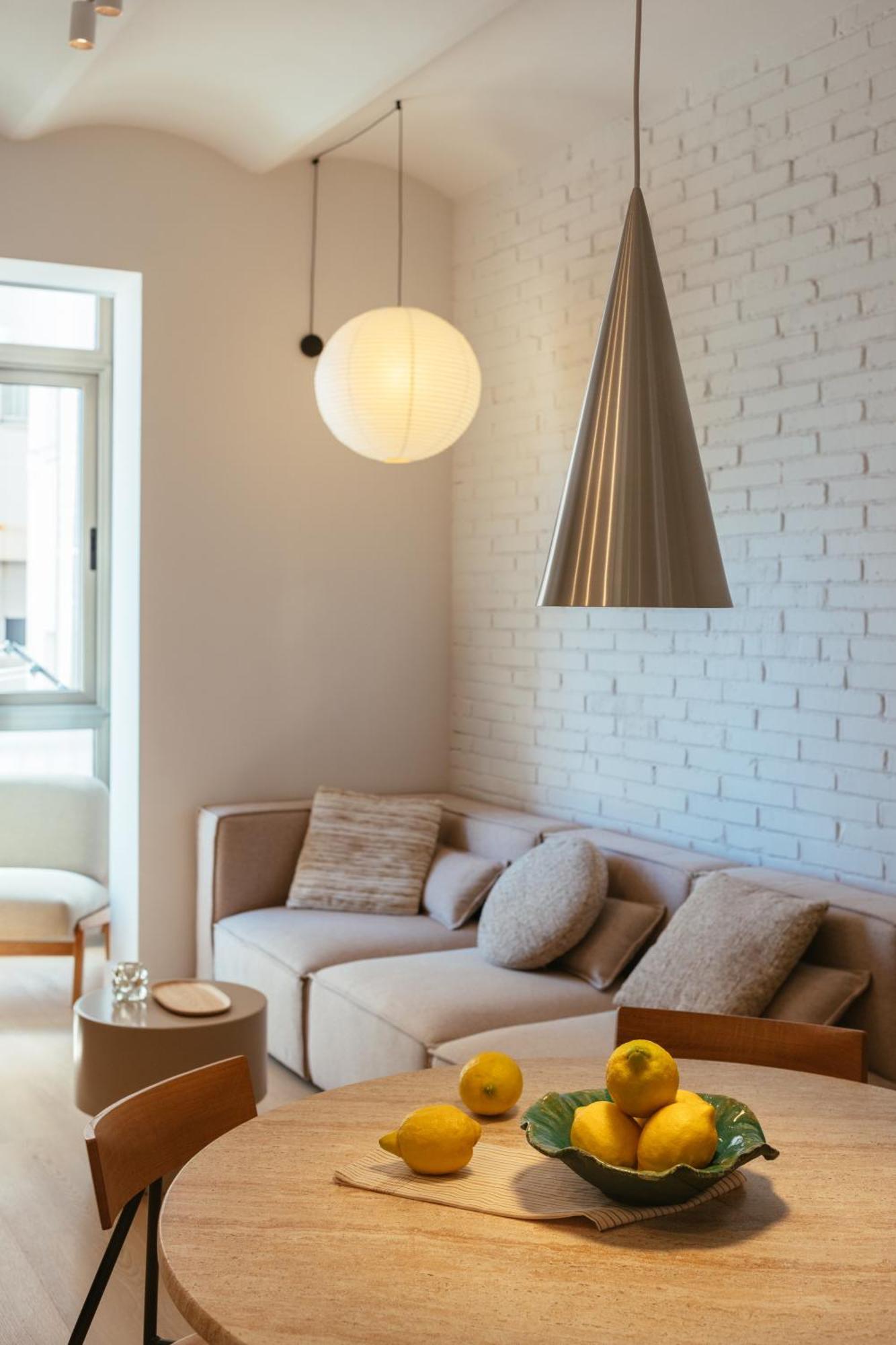 Newly Renovated Stylish Eixample - Great Location Barcellona