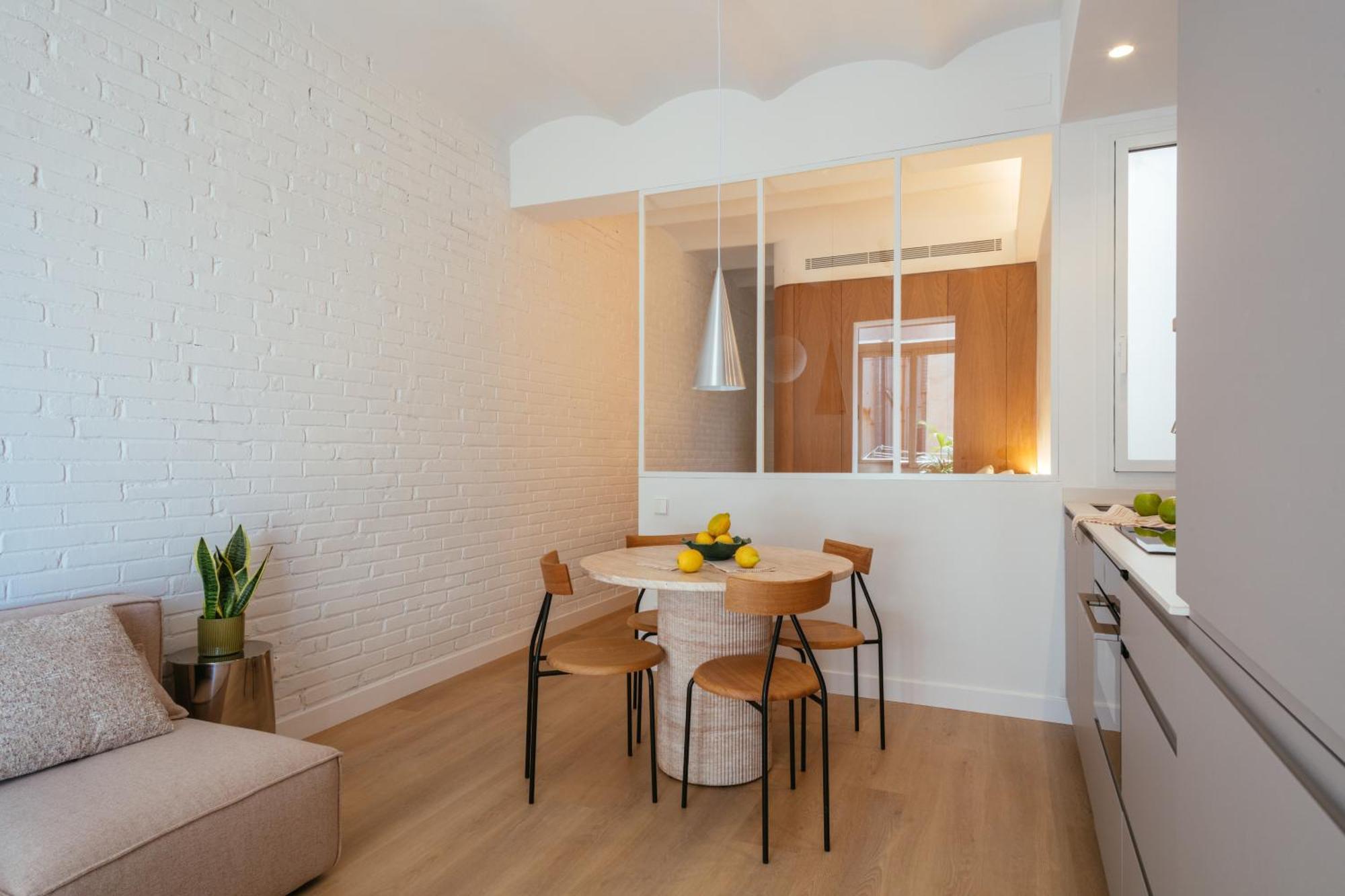 Newly Renovated Stylish Eixample - Great Location Barcellona