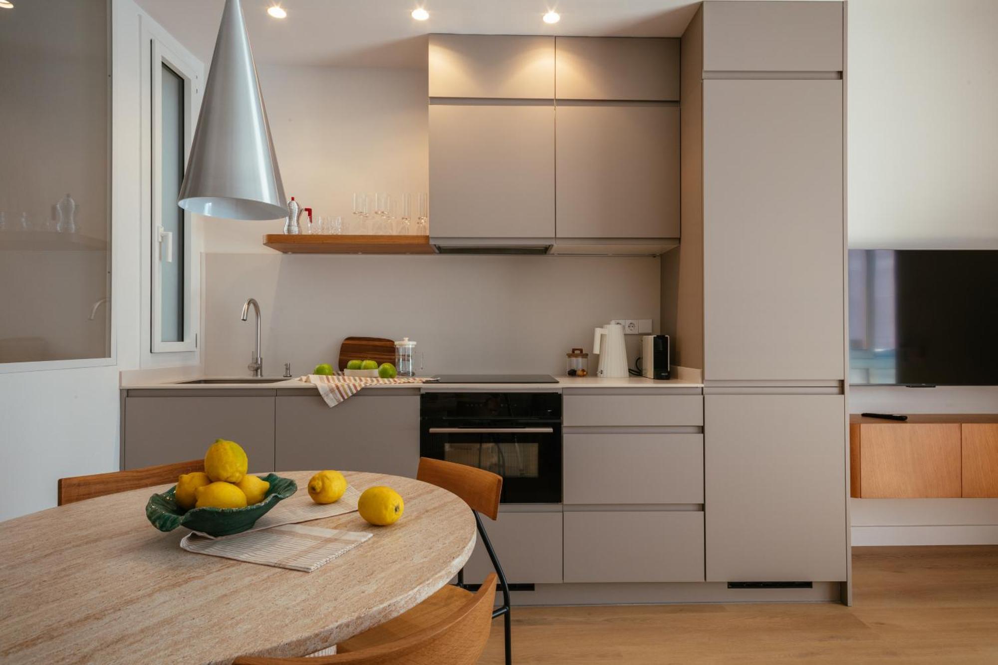 Appartamento Newly Renovated Stylish Eixample - Great Location Barcellona
